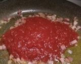 A picture of step 2 of Spaghetti with pancetta, tomatoes and pecorino.