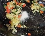 Foto langkah ke 4 dari resep Nasi Daun Kari Pedas Lauk Scrambled Telur.