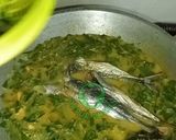 Foto langkah ke 4 dari resep Gulai daun singkong ikan asap.