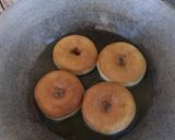 Foto langkah ke 5 dari resep Donat Maizena Topping Glazing Simple.