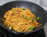Foto langkah ke 5 dari resep Mie Goreng Sosis Gila.