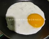 Foto langkah ke 3 dari resep 365. Nasi Telor Ceplok dengan Scallion Oil.
