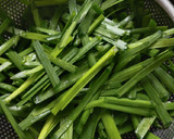 A picture of step 1 of Beef with Chives.