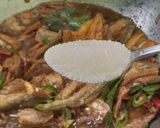 Foto langkah ke 3 dari resep Ikan asin masak asam.