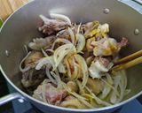 Hình bước làm 2 của món Mì Quảng Gà, nấu bằng bơ đậu phộng