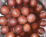 मावा गुलाब जामुन (mawa gulab jamun recipe in Hindi) रेसिपी चरण 6 फोटो