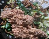 A picture of step 5 of Spicy Tofu - Tuna with Stir fry Spinach.