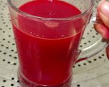 Foto langkah ke 4 dari resep Jus Buah Bit dengan Lemon, Jahe, dan Wortel.