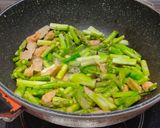 Foto langkah ke 3 dari resep Tumis asparagus.