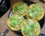 Foto del paso 2 de la receta: Tostadas de aguacate 🥑 con pollo 🐔