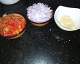 A picture of step 1 of Tomato Curry Macaroni.