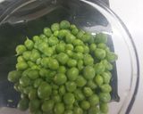 A picture of step 1 of Green peas with Paneer.