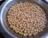 A picture of step 1 of Amritsari Chole Kulche.