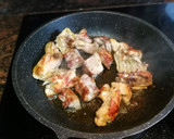 Foto del paso 3 de la receta: Arroz con pollo y costillas de cerdo con guisantes de la huerta