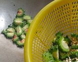 উচ্ছে আলু ভাজা(uche aloo vaza recipe in bengali) রেসিপির ধাপ 1 ছবি