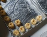Foto langkah ke 2 dari resep Tumbprint Strobery Cheese cookies.