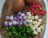 Foto langkah ke 1 dari resep Oseng Bawang Telur.