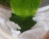 Foto del passaggio 1 della ricetta Tartare di Salmone con Olio di Spinaci e Fiori Eduli