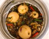 Hình bước làm 4 của món Trứng lòng đào ngâm tương 🥚🥚