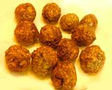 A picture of step 3 of Moong dal pakoda/pakora.
