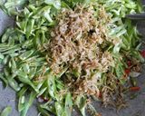 Foto langkah ke 4 dari resep Tumis Buncis Teri Pedas.