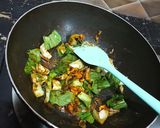 Foto langkah ke 2 dari resep Mie Goreng Telur Asin.