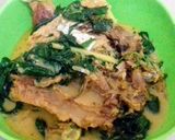 Foto langkah ke 2 dari resep Gulai Daun Ubi Tenggiri Asin.