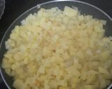 Foto del paso 2 de la receta: Tortilla de patata con pechuga de pavo y queso