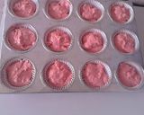 A picture of step 6 of Strawberry sponge cupcakes.