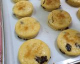 Gambar langkah 6 resipi Raisins scones.