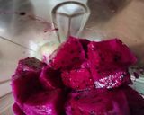 Foto langkah ke 1 dari resep Smoothies Buah Naga dan Kelor.