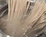 Hình bước làm 2 của món Mì Vịt Kiểu Nhựt Kamo Nanban Soba