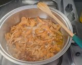 Foto del passaggio 3 della ricetta Finferli saltati con pasta fresca🍄‍🟫🍅🧄🧅🍝