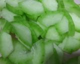 Hình bước làm 2 của món Canh bí xanh nấu gà và tép khô