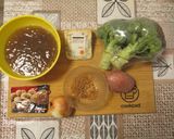 Kéksajtos 🧀 brokkolikrémleves 🥦🍲 recept fázis 1 fotója