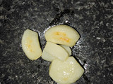Patatas al ajillo y complementos
