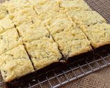 Foto langkah ke 5 dari resep Streusel Banana Brownies.