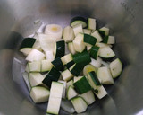 Foto del paso 2 de la receta: Crema de brócoli y calabacín