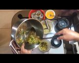 A picture of step 4 of Broccoli egg drop soup with prawns.