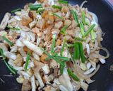 A picture of step 5 of Young Jackfruit Salad with Shrimp and Pork Cracklings.