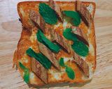 Hình bước làm 3 của món Sandwich xúc xích nướng🍃