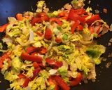 Une image de l'étape 4 de Poivrons courgettes et chou kale à la moutarde à l'ancienne et curry.