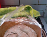 Foto del paso 3 de la receta: Pan dulce masa chocolale. 1 con frutas otro c/ chip de chocolate