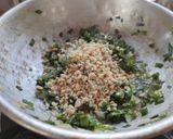 कांद्याची पात भाजी शेंगदाणा लावून (kandyachi pat bhaji recipe in marathi) रेसिपी स्टेप 4 फोटो