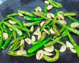 A picture of step 3 of Green chilli thecha.