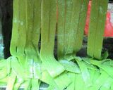 Foto langkah ke 4 dari resep Mie Kwetiau Sayur Kale.