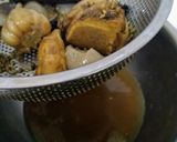 A picture of step 2 of Mac chicken oats meal soup.