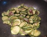 Foto del passaggio 11 della ricetta Quiche rossa alle zucchine