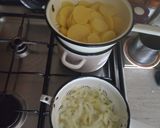 1992. Kolbász hagymás sajtos krumplival 😋 recept fázis 2 fotója