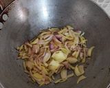 A picture of step 2 of Tangy Chilli Mushrooms🍄.